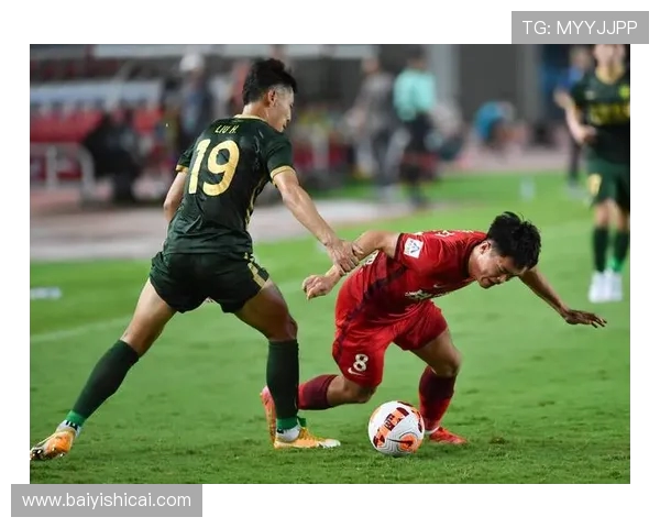 河南嵩山龙门与青岛海牛激烈对决 展现精彩足球对抗与战略博弈 河南嵩山龙门与青岛海牛激烈对决 展现精彩足球对抗与战略博弈