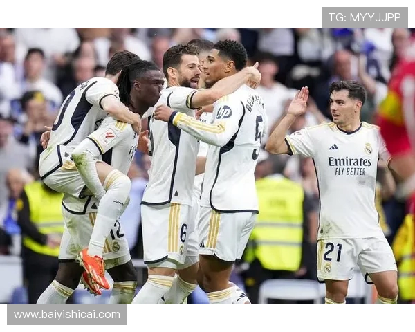 克罗斯：从中场指挥官到世界足球巨星的辉煌之路与传奇故事